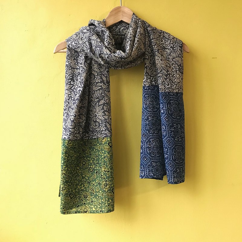 Woodcut dyeing and natural plant dyeing hand-limited scarf - Scarves - Cotton & Hemp Khaki