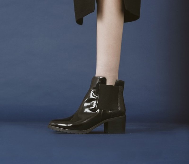 Minimalist square bandage cutting leather low heel mirror black - Women's Boots - Genuine Leather Black