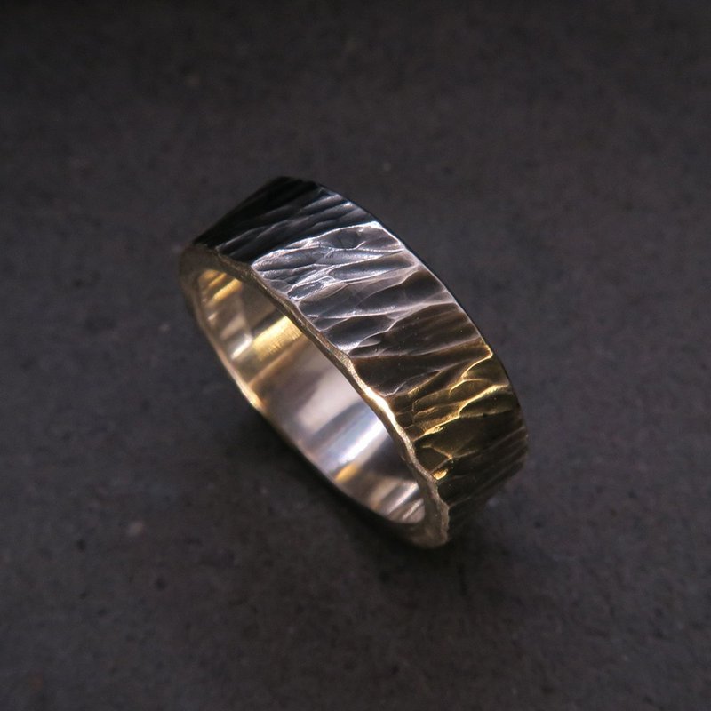 Engraved sterling silver hammer ring - wide version (width approx. 6.5mm, thickness approx. 1.5mm) vulcanized black - แหวนทั่วไป - โลหะ สีดำ