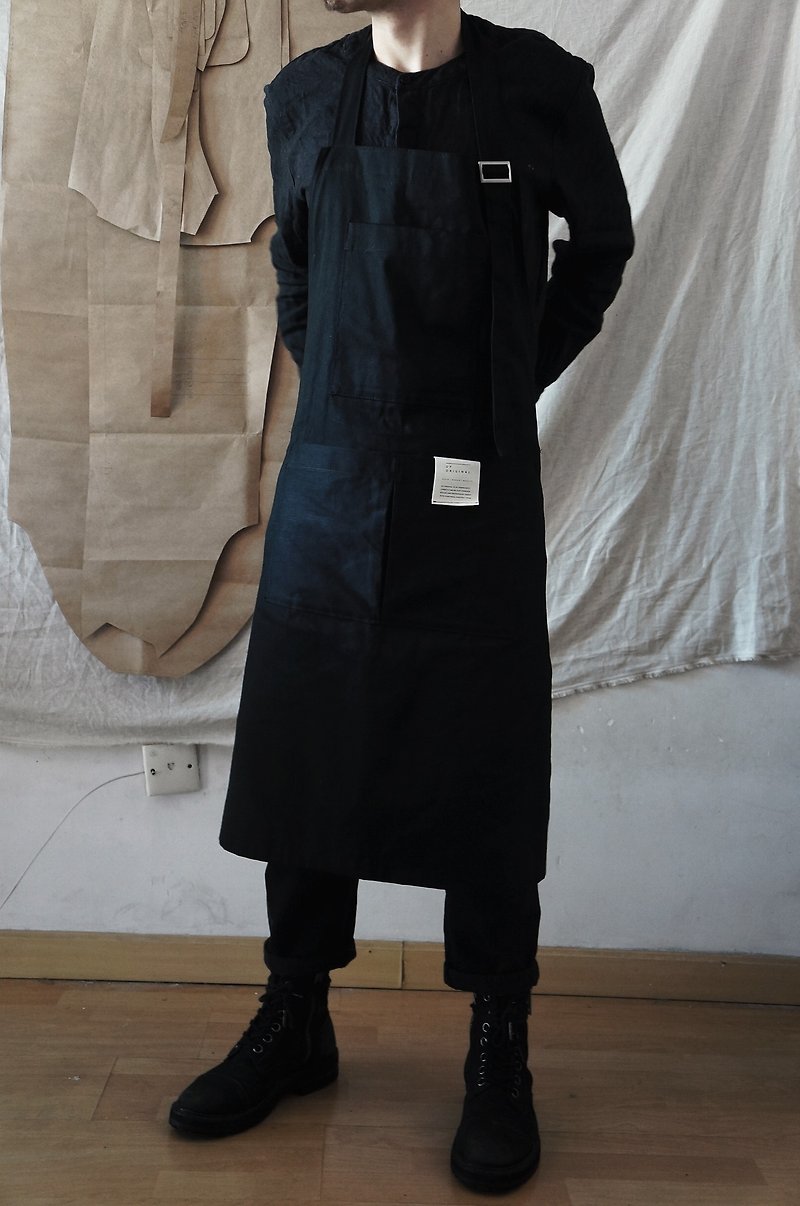 #301 classic work apron BLACK 厚帆布設計圍裙-黑色 - 圍裙 - 棉．麻 黑色