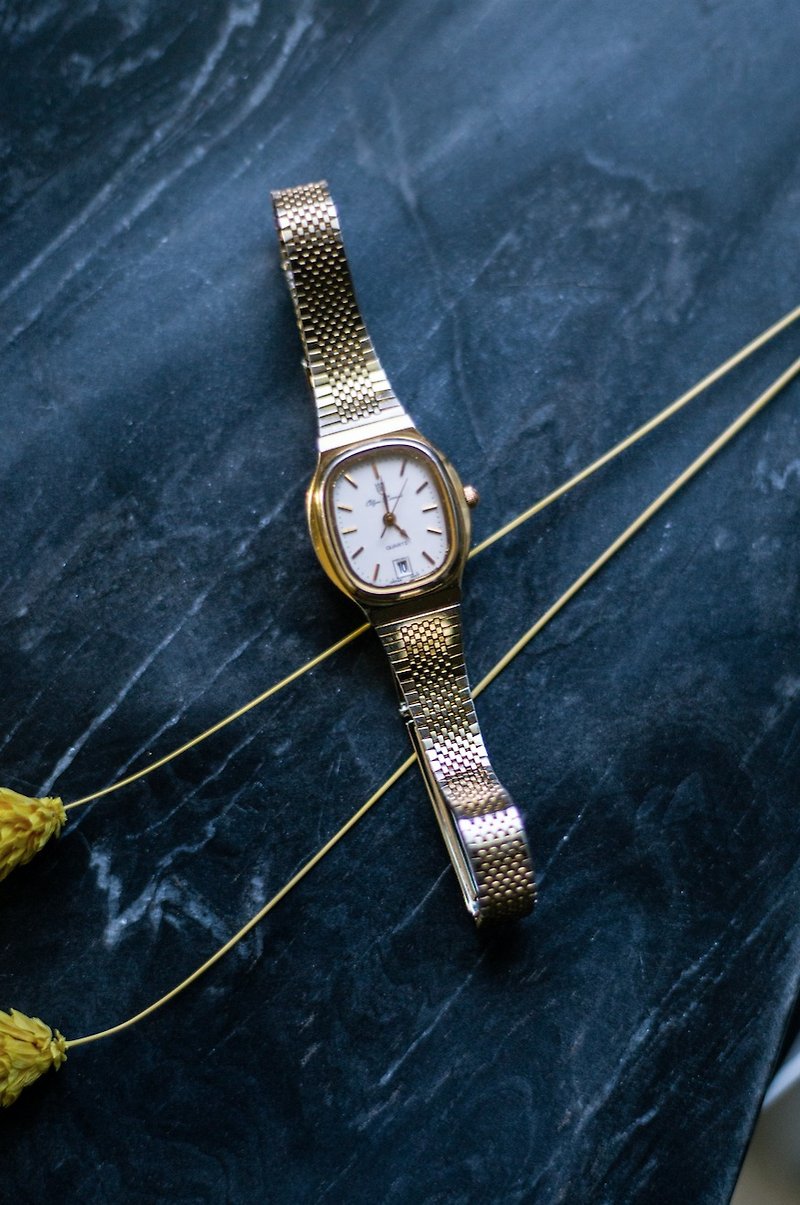 (Sold) Olym Pianus Oval Date Gold Antique Watch Vintage - นาฬิกาผู้หญิง - วัสดุอื่นๆ สีทอง