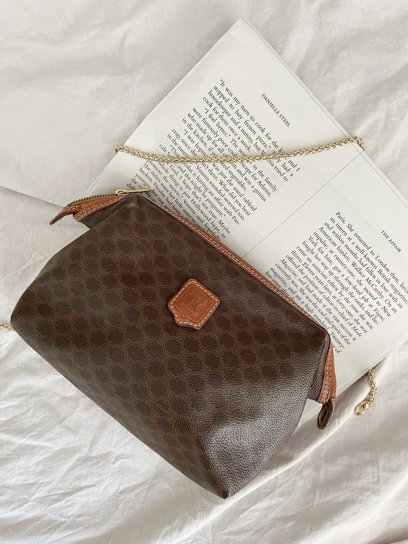中古孤品 CELINE 鏈條包雲朵包 斜揹包斜挎包 手拿包化妝包單肩包 - 側背包/斜背包 - 防水材質 咖啡色