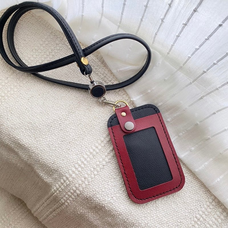 Simple contrasting color card holder + telescopic buckle neck cord - black background + red border - ที่ใส่บัตรคล้องคอ - หนังแท้ สีดำ