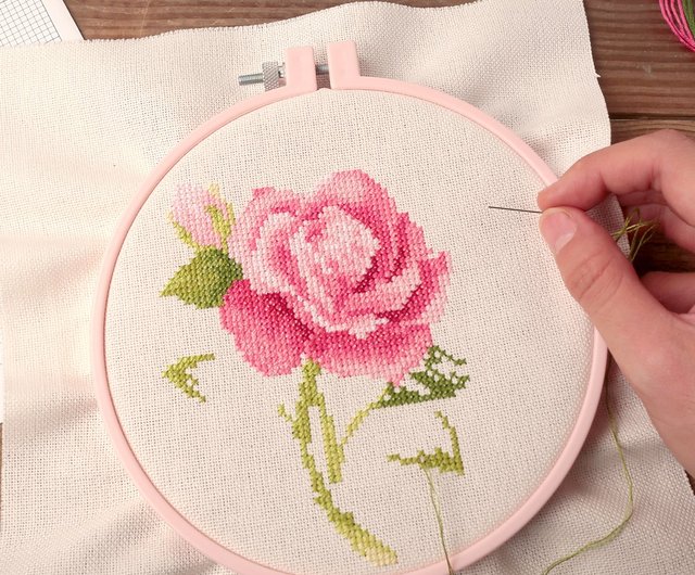 薔薇の小さな刺繍画】木枠付きイラスト クロスステッチ手作り