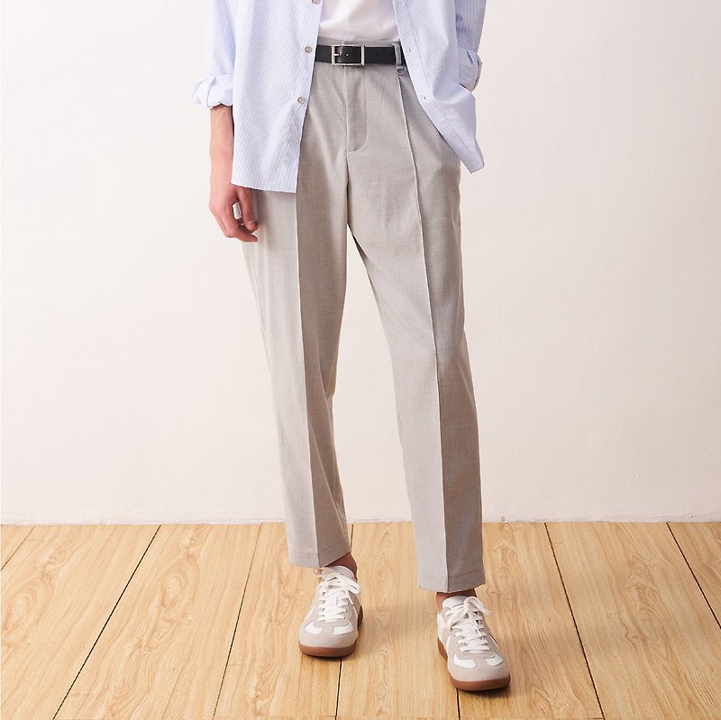 GIGASANSE Imitated worsted wool anti-wrinkle drape tapered trousers, metal buttons, simple texture