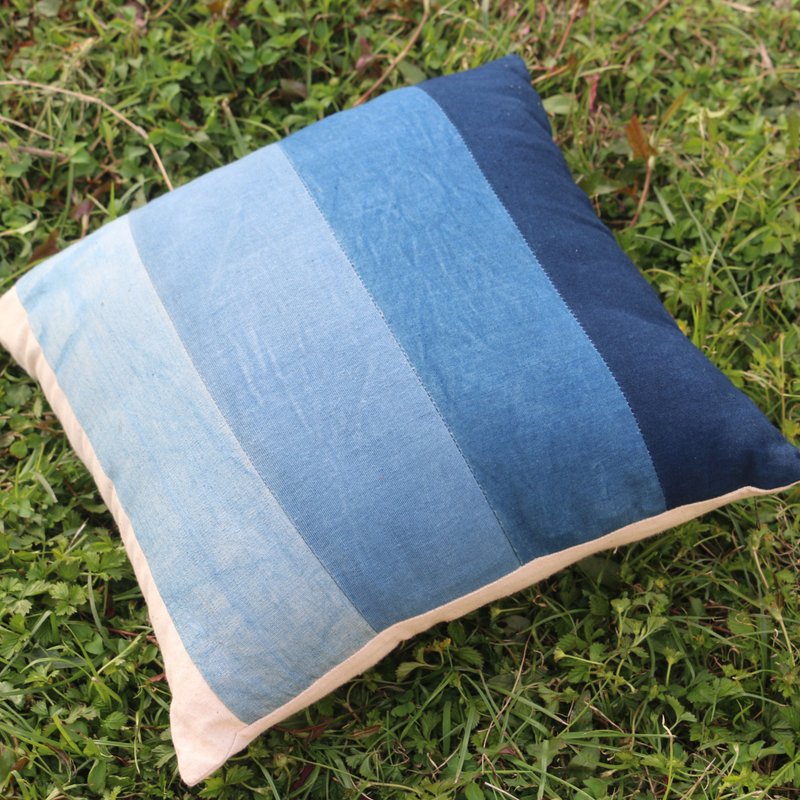 Yishanren | Homespun blue dyed pillow, plant dyed grass dyed pure cotton handmade patchwork nap waist pillow - Pillows & Cushions - Cotton & Hemp 