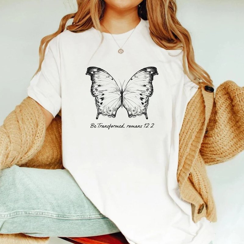 23 蝶が変身したローマ人への手紙 12:2 聖書の一節 ユニセックス クロップ トップス - Tシャツ - コットン・麻 ホワイト