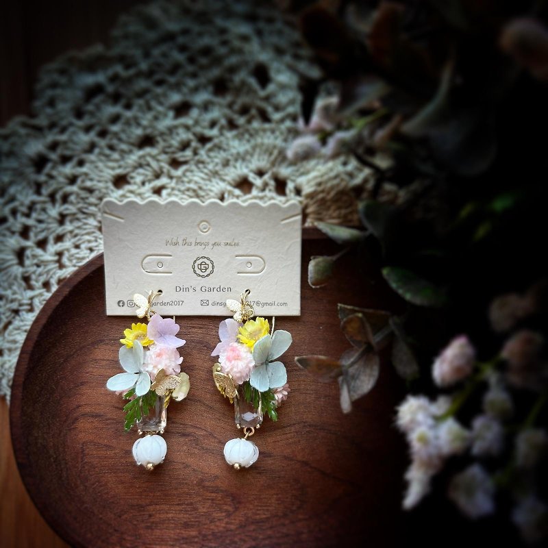 Small fresh real flower rhinestone earrings - ต่างหู - พืช/ดอกไม้ สึชมพู