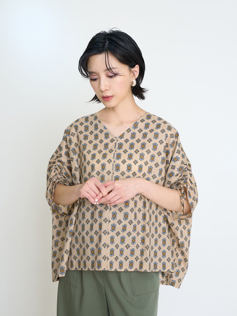 Hidden treasure strappy blouse-Huancao - Women's T-Shirts - Other Man-Made Fibers Khaki