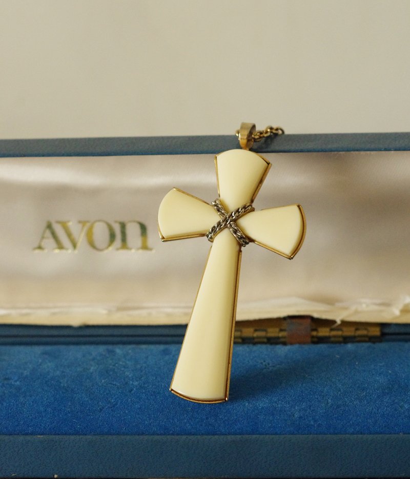 Antique Avon 70's White Faith Cross Jesus Christ Necklace N631 - สร้อยคอ - โลหะ สีเงิน