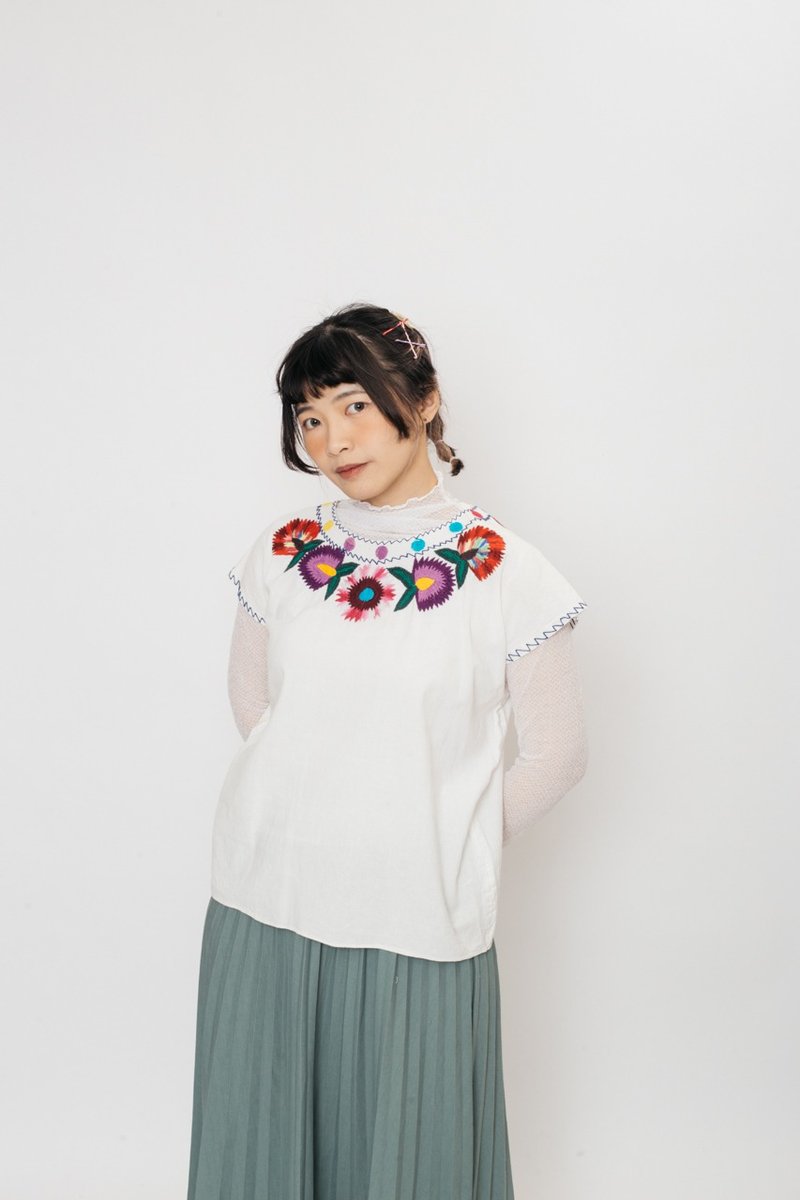 Ethnic embroidered top. Embroidery Folk Blouse [first love store] A1083 - Women's Tops - Cotton & Hemp 