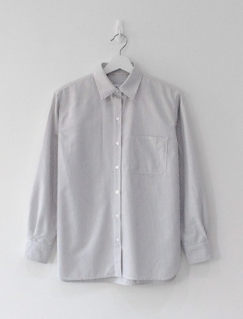 淺灰與白 .  直條紋襯衫 - 恤衫 - 聚酯纖維 