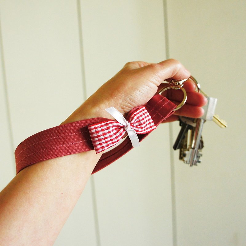 Lovely[Checkered Bowknot Raspberry Canvas Wristband] Hook Key Ring - เชือก/สายคล้อง - ผ้าฝ้าย/ผ้าลินิน สีแดง