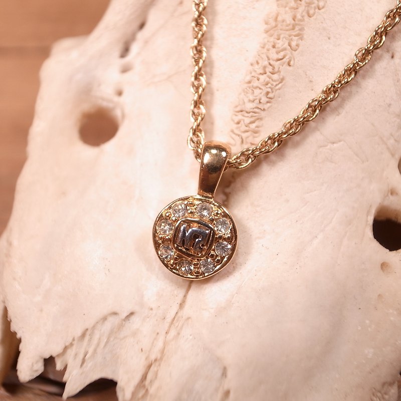 Old bone NINA RICCI gold round NR necklace Vintage - สร้อยคอ - โลหะ สีทอง