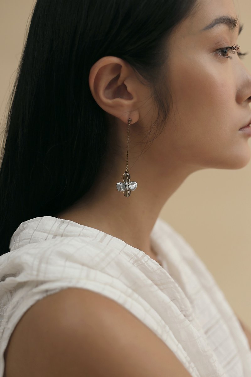 Wrap Butterfly Glass Bead Long Earrings Silver Grey - Earrings & Clip-ons - Copper & Brass Silver