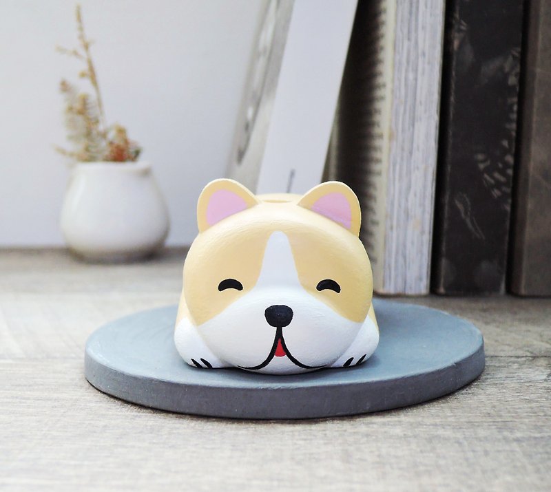 Smiling Corgi business card holder mobile phone holder handmade wooden healing small wood carving ornament doll - Items for Display - Wood Khaki