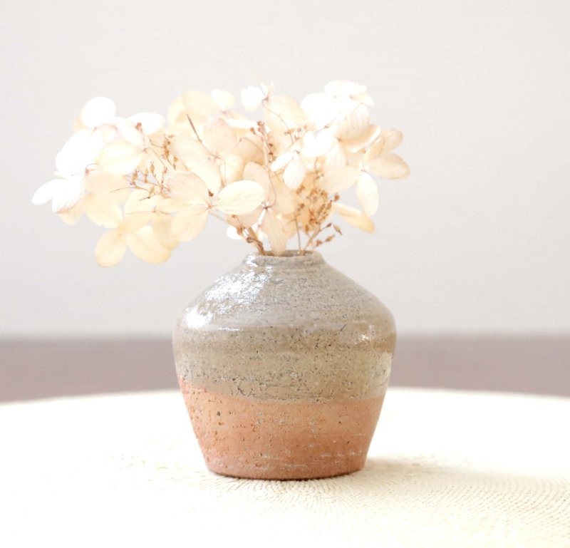 薪窯焼成 / 白陶土と青磁釉の一輪挿し - 花瓶/花器 - 陶 卡其色