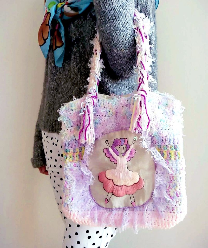 手繪插畫刺繡毛冷包包 捕捉星星的小人兒包包 - 粉紅色 - 側背包/斜背包 - 棉．麻 粉紅色