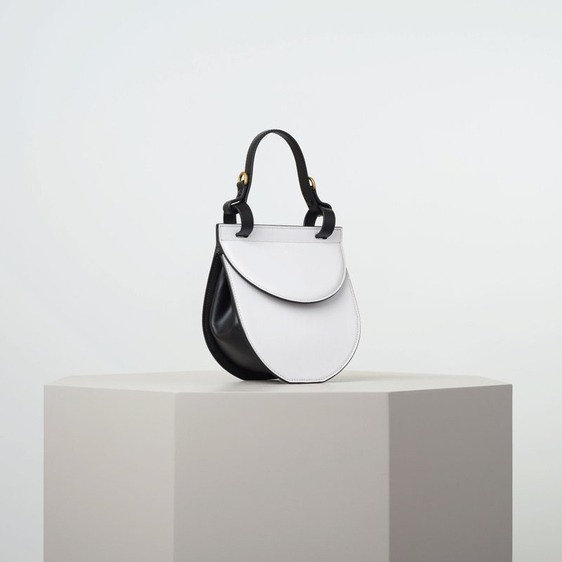 ECLIPSE 16 Handbag - Genuine cow leather handbag - Mono (Black and White) - กระเป๋าถือ - หนังแท้ ขาว