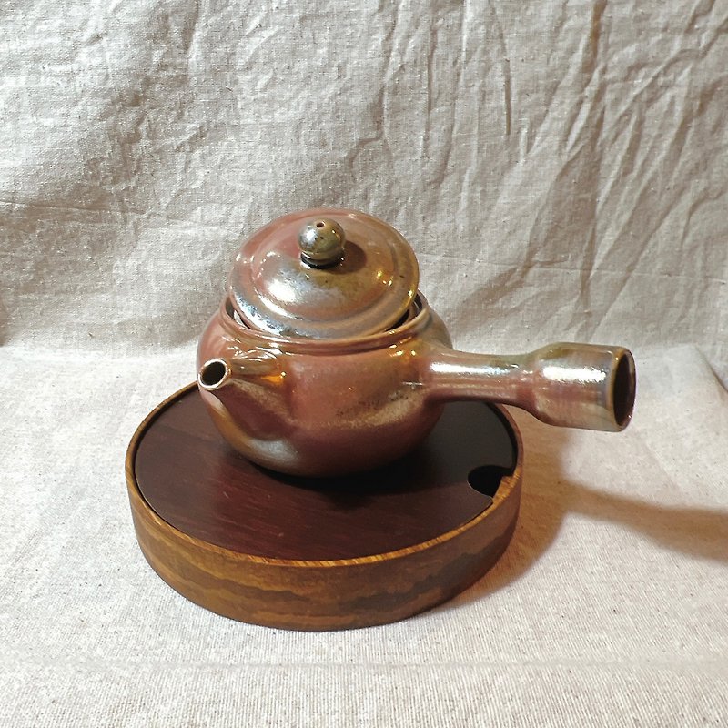 Wood-fired ash-gold side handle teapot/wood-fired tea set/handmade by Xiao Pingfan - ถ้วย - ดินเผา 