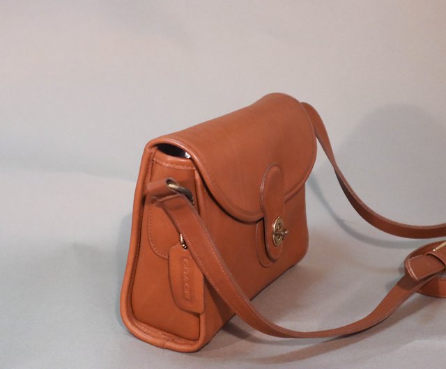 Vintage 1980s British tan crossbody COACH purse