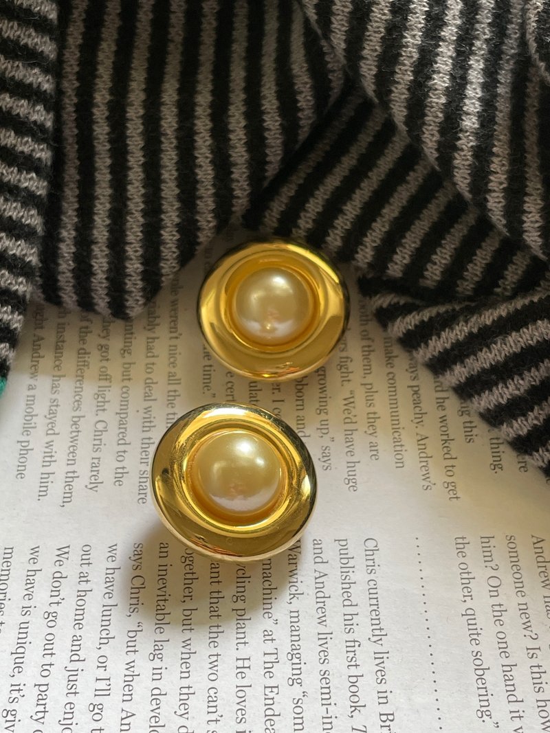 老又好古董珠寶 金色圓形珍珠夾式耳環  C201 - 耳環/耳夾/耳骨夾 - 其他金屬 金色