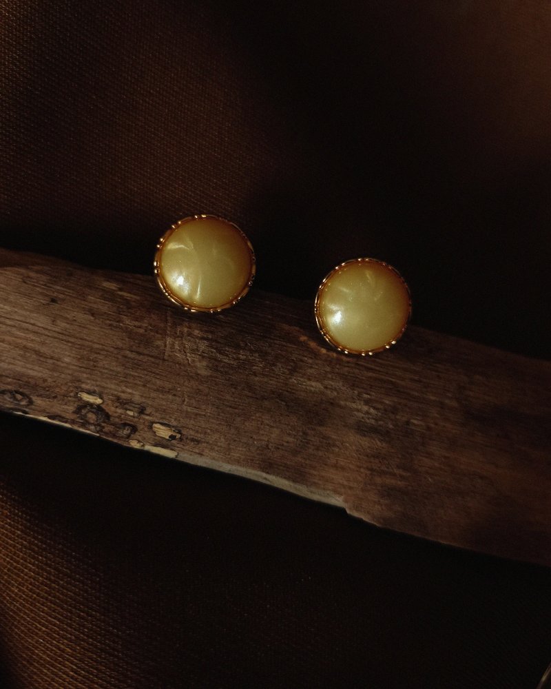 Classical Earrings/Goose Yellow-Vintage - ต่างหู - วัสดุอื่นๆ สีเหลือง