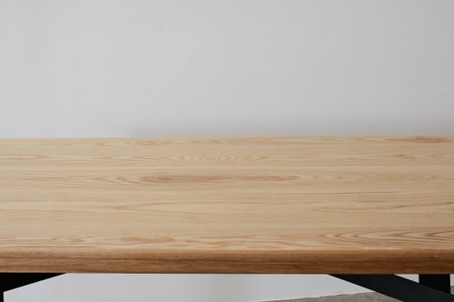 BOKTO家具 || コルク || 鉄脚付きオーダーメイド無垢材テーブル