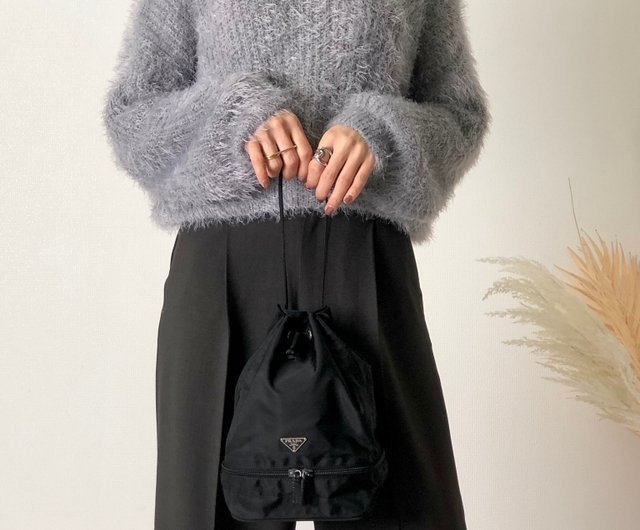 【超極美品】PRADA 巾着ポーチ　テスートナイロン　黒　トライアングルロゴ PRADA プラダ 巾着 ポーチ トライアングルロゴ テスート
