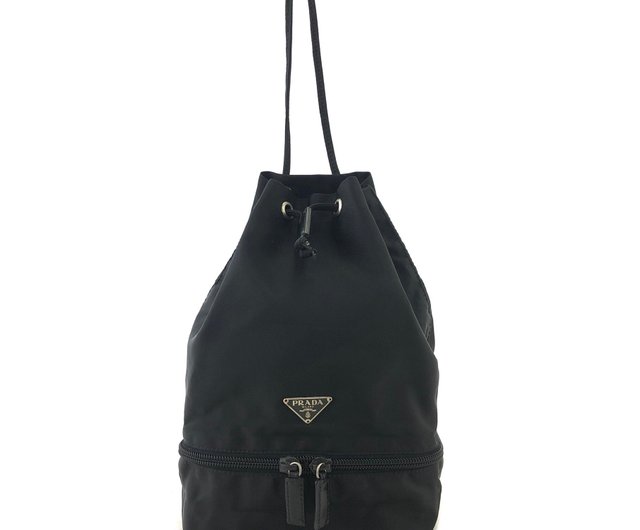 【超極美品】PRADA 巾着ポーチ　テスートナイロン　黒　トライアングルロゴ PRADA プラダ 巾着 ポーチ トライアングルロゴ テスート