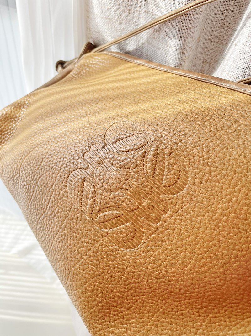 中古包 Loewe卡其色小圓桶水桶包單肩包側背包側揹包斜揹包斜挎包 - 側背包/斜背包 - 真皮 卡其色