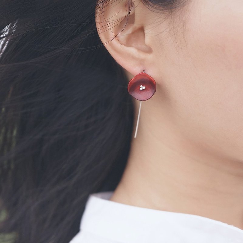 Bloom Series | Scarlet Flower | Sterling Silver Wooden Vintage Earrings - ต่างหู - ไม้ สีแดง