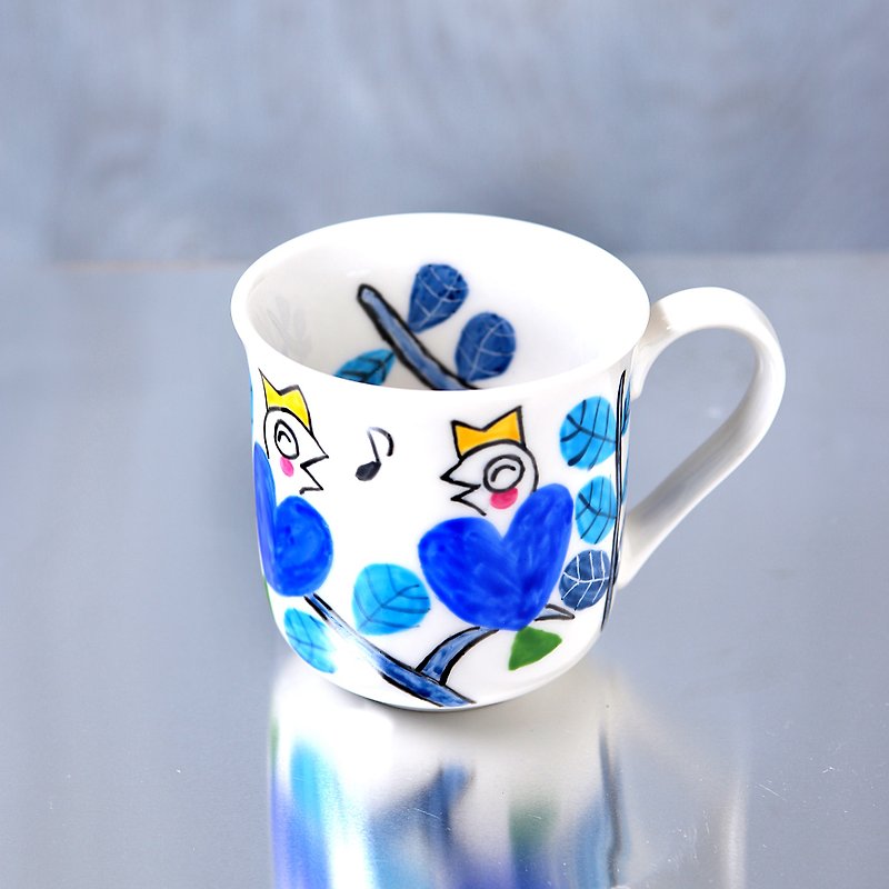Blue heart bird mug talking on the treetop - แก้วมัค/แก้วกาแฟ - เครื่องลายคราม สีน้ำเงิน