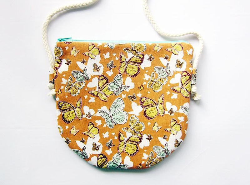Semicircular oblique backpack zipper bag purse bottom orange butterflies (can also choose other purse fabric patterns) - กระเป๋าแมสเซนเจอร์ - ผ้าฝ้าย/ผ้าลินิน สีส้ม