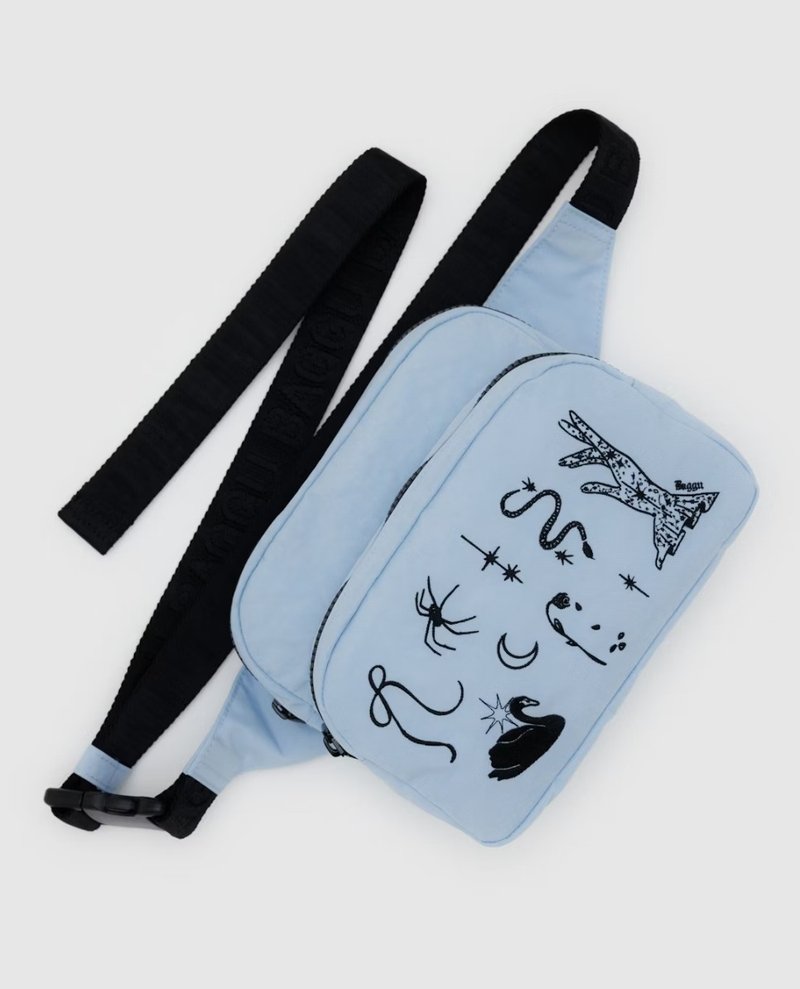 Baggu - Recycled Nylon Fashion Belt Bag - Embroidered Ballet Icons (Embroidery) - กระเป๋าแมสเซนเจอร์ - วัสดุกันนำ้ สีน้ำเงิน