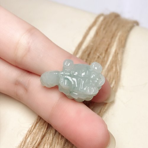 翡翠 亀 置物 3色の翡翠亀の置物 天然ビルマ翡翠 Aグッズ | - ショップ