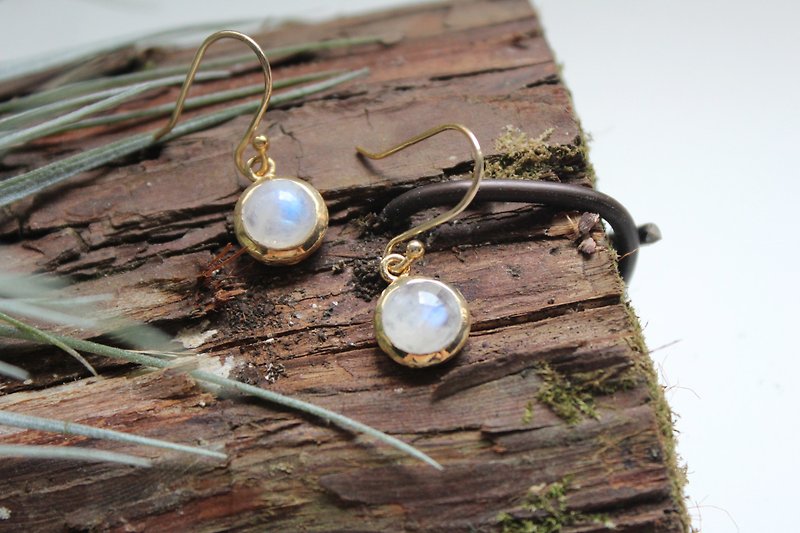 【JUNE 6-birthstone- Moonstone】simple hanging earring (Customizable clip-on) - Earrings & Clip-ons - Gemstone White