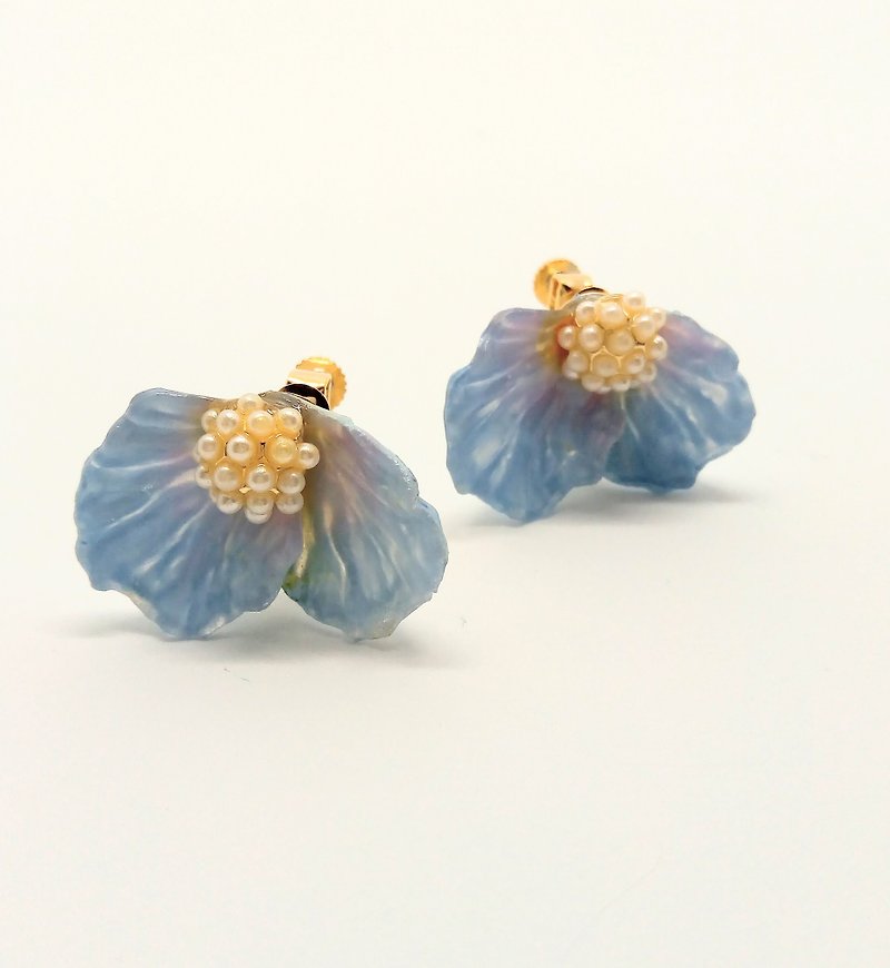 Flower clip on earrings Free shipping Handmade With box For gift - ต่างหู - พลาสติก สีน้ำเงิน