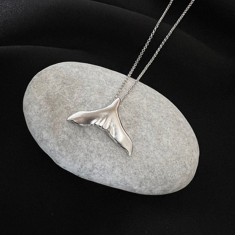 Whale tail silver necklace - สร้อยคอ - เงินแท้ สีเงิน