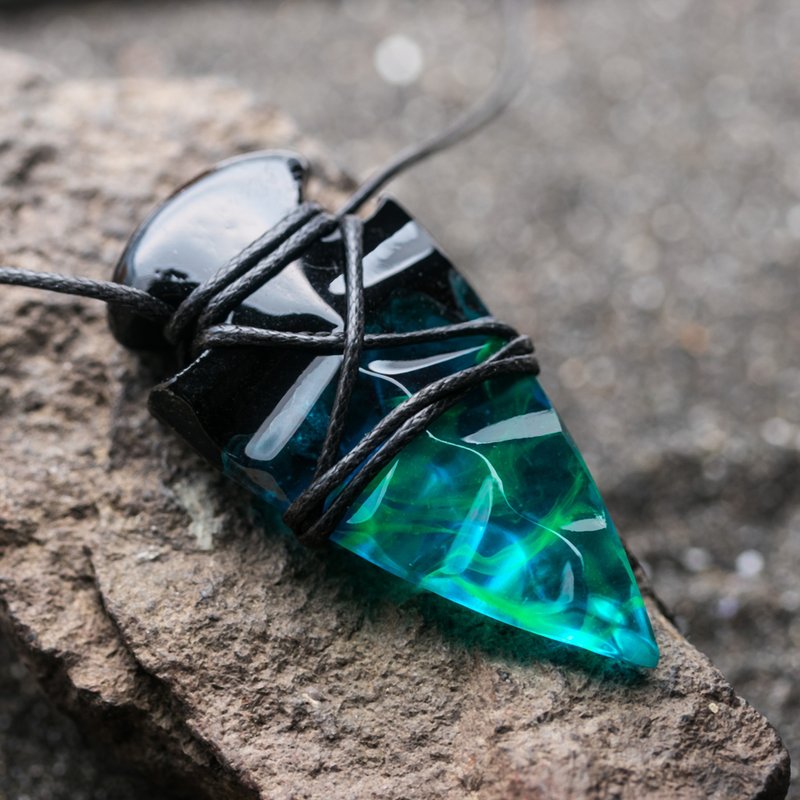 Wood resin necklace Polar Night Arrowhead for women for men - 項鍊 - 樹脂 藍色