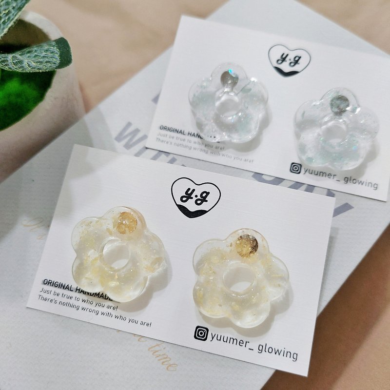 YG Handmade Jewelry Earrings Japanese and Korean Cute Transparent Light and Shadow / Symphony Flowers - Earrings & Clip-ons - Resin White