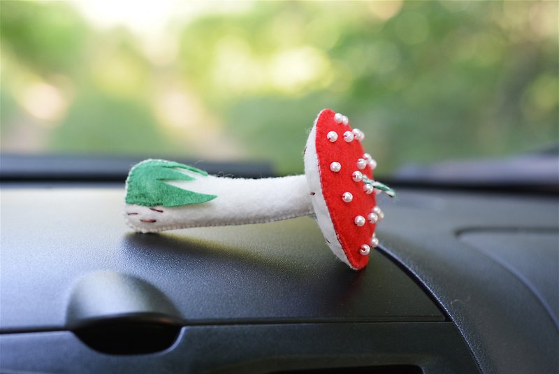 毡制蘑菇  Mushroom car mirror hanging accessories. Car ornament. - 公仔模型 - 其他人造纖維 紅色
