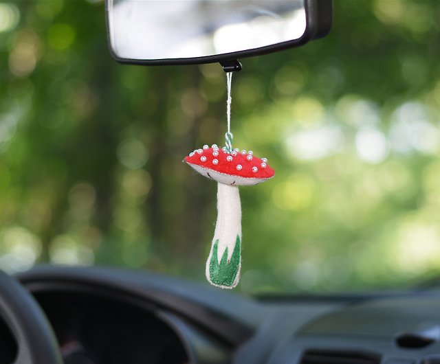毡制蘑菇 Mushroom car mirror hanging accessories. Car ornament