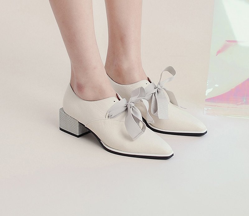 Elegant square with thick leather shoes with satin ribbon - รองเท้าหนังผู้หญิง - หนังแท้ ขาว