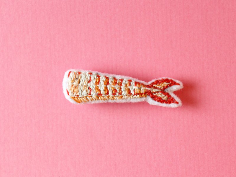 Mini hand-embroidered brooch / brooch with shrimp - Brooches - Thread Red