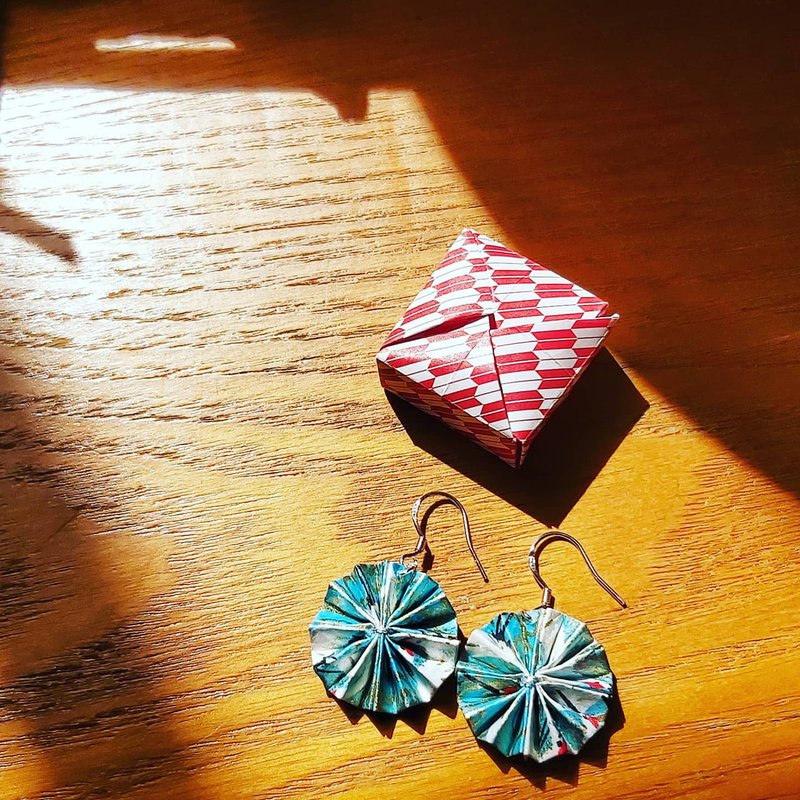 Round fan sterling silver and paper origami earrings - ต่างหู - กระดาษ สีน้ำเงิน