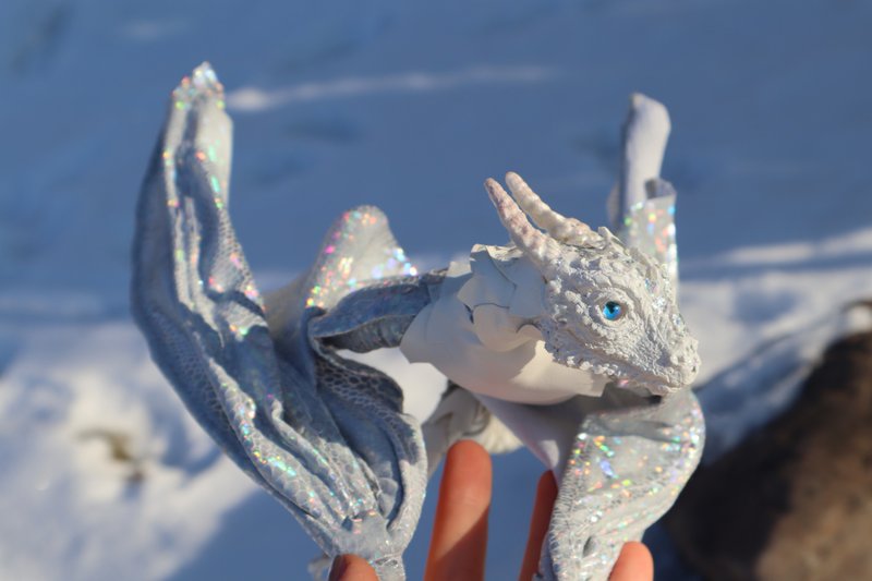 white Dragon necklace fantasy art doll poseable - 公仔/玩偶 - 其他人造纖維 白色