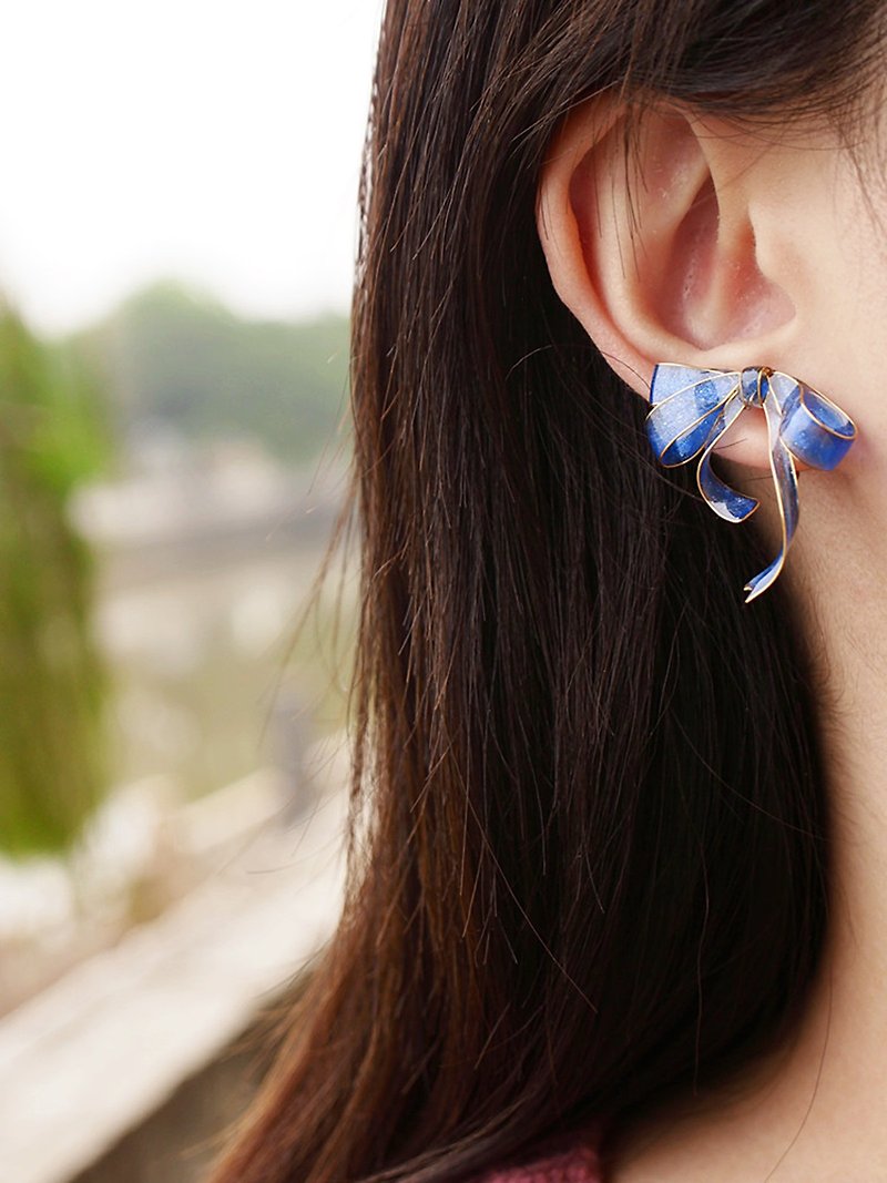 Double 11 Limited | Elegant, fully hand-made three-dimensional bow and ribbon length and short sterling silver earrings ear clips - ต่างหู - เรซิน หลากหลายสี
