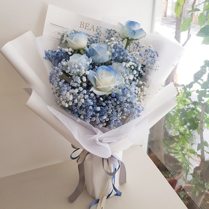 Flowers│Cracked Ice Blue Gradient White Rose Heart│Birthday Wishes Valentine's Day Gift - ช่อดอกไม้แห้ง - พืช/ดอกไม้ สีน้ำเงิน