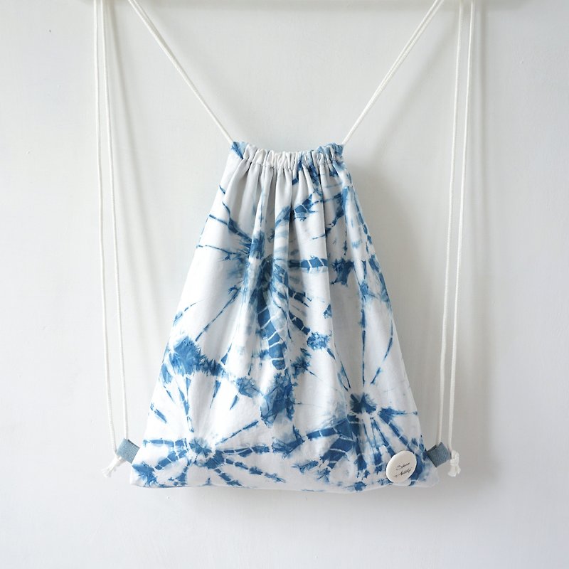 S.A x Daisy, Indigo dyed Handmade Dots Pattern Backpack - กระเป๋าหูรูด - ผ้าฝ้าย/ผ้าลินิน สีน้ำเงิน
